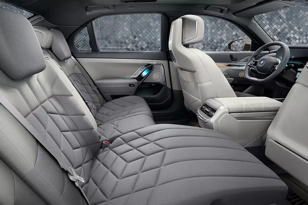 BMW i7 G70 — фото до розділу