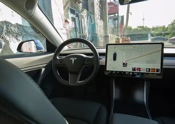 Tesla Model 3 — фото до розділу