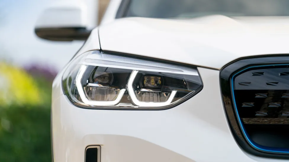 bmw-ix3-g08-exterior-1