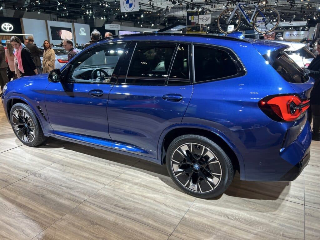bmw-ix3-g08-exterior-12