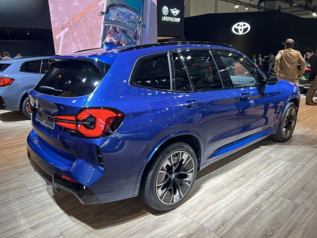 bmw-ix3-g08-exterior-13