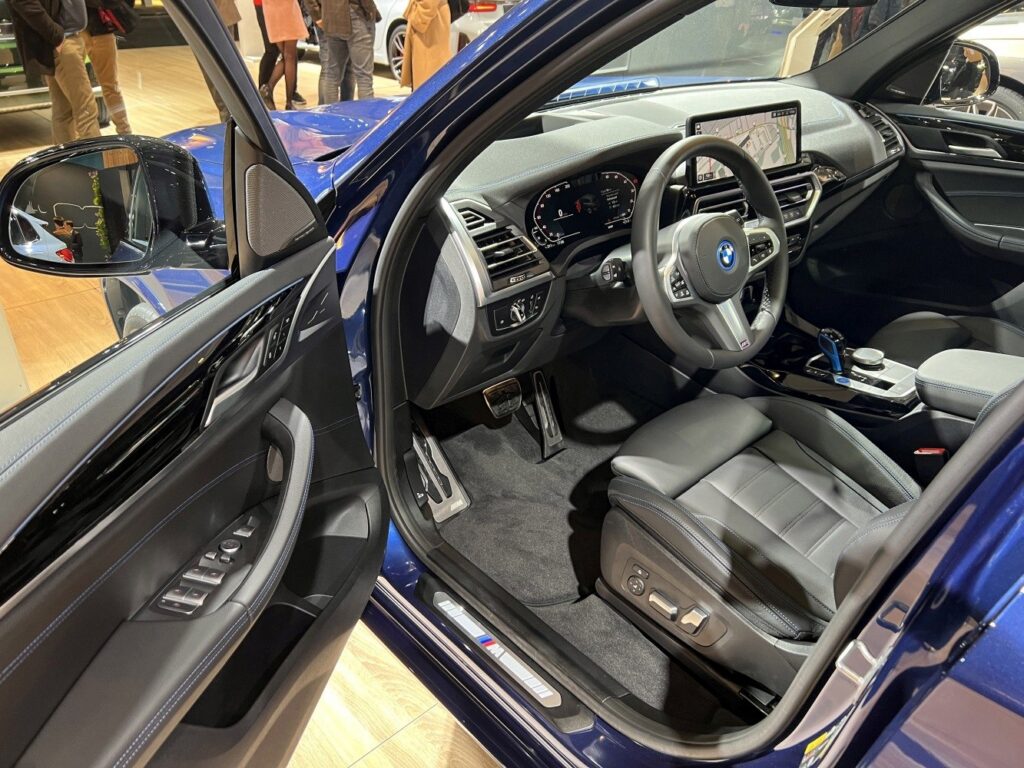 bmw-ix3-g08-interior-6