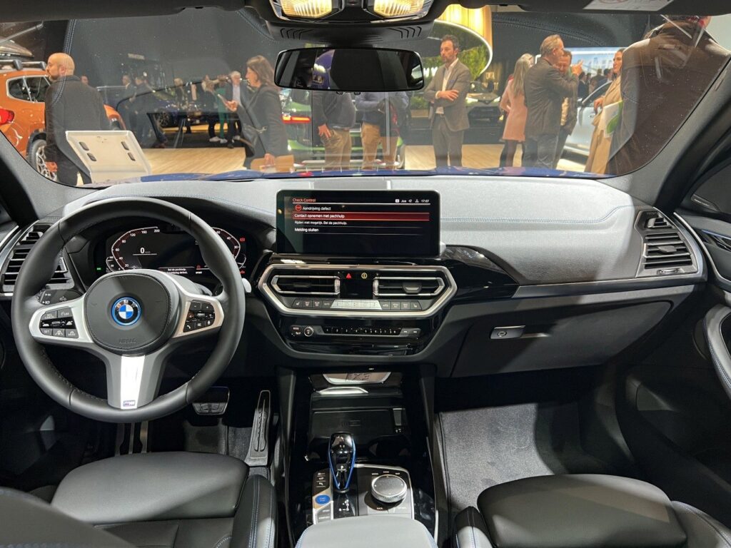 bmw-ix3-g08-interior-8