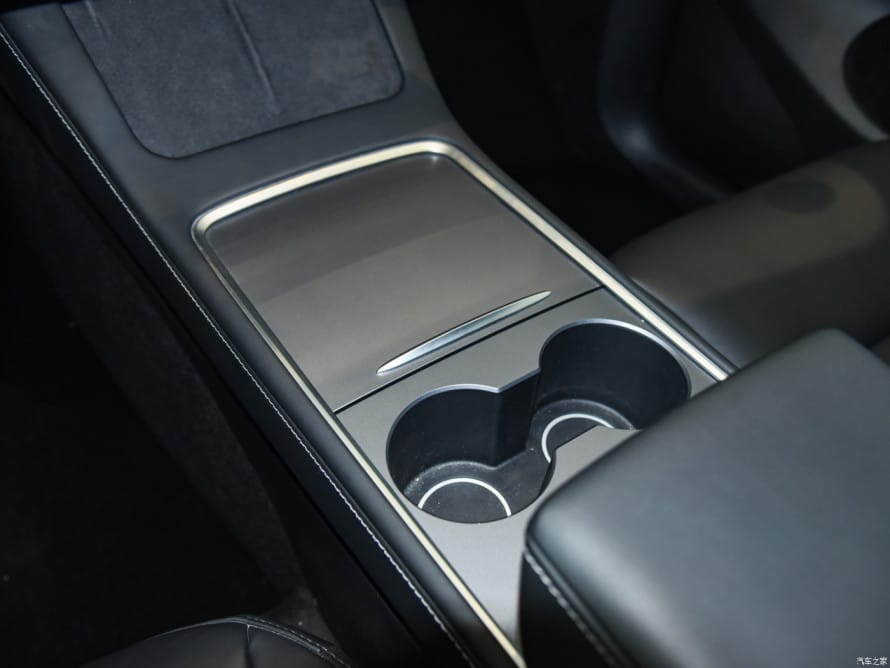 tesla-model-y-interior-5