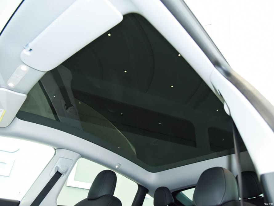 tesla-model-y-interior-7